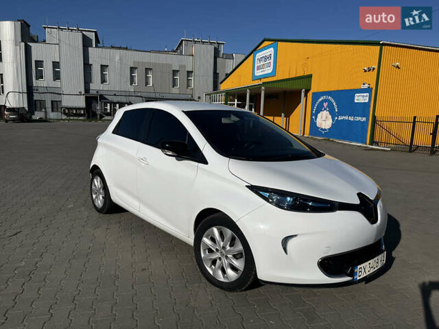 Белый Рено Зое, объемом двигателя 0 л и пробегом 72 тыс. км за 8100 $, фото 2 на Automoto.ua