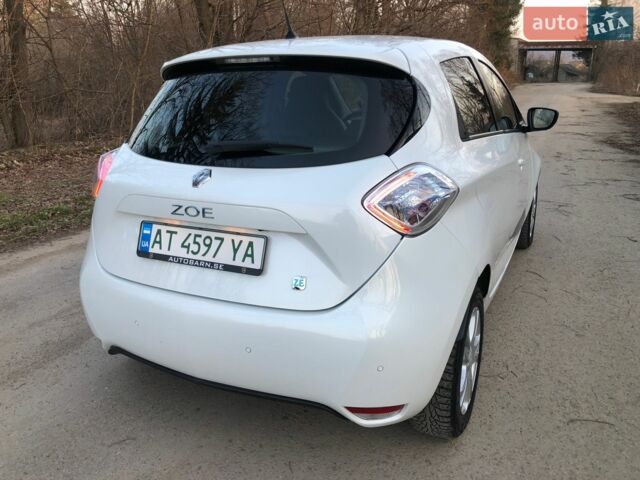 Белый Рено Зое, объемом двигателя 0 л и пробегом 90 тыс. км за 7500 $, фото 7 на Automoto.ua
