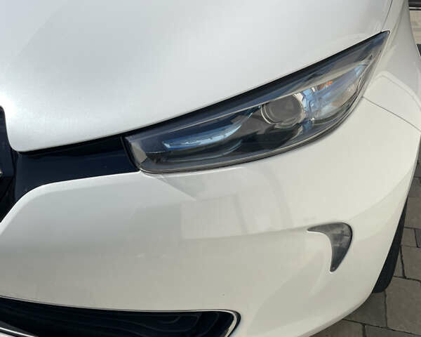 Белый Рено Зое, объемом двигателя 0 л и пробегом 71 тыс. км за 7000 $, фото 1 на Automoto.ua