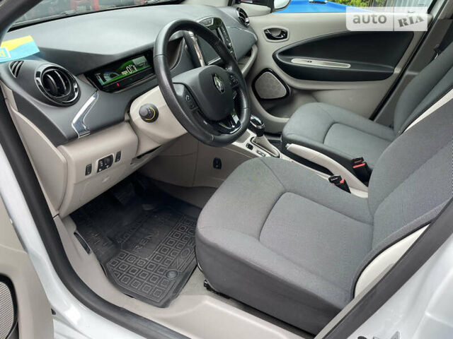 Білий Рено Зое, об'ємом двигуна 0 л та пробігом 68 тис. км за 8000 $, фото 34 на Automoto.ua