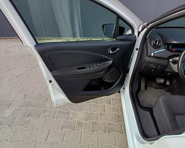 Білий Рено Зое, об'ємом двигуна 0 л та пробігом 135 тис. км за 9300 $, фото 18 на Automoto.ua