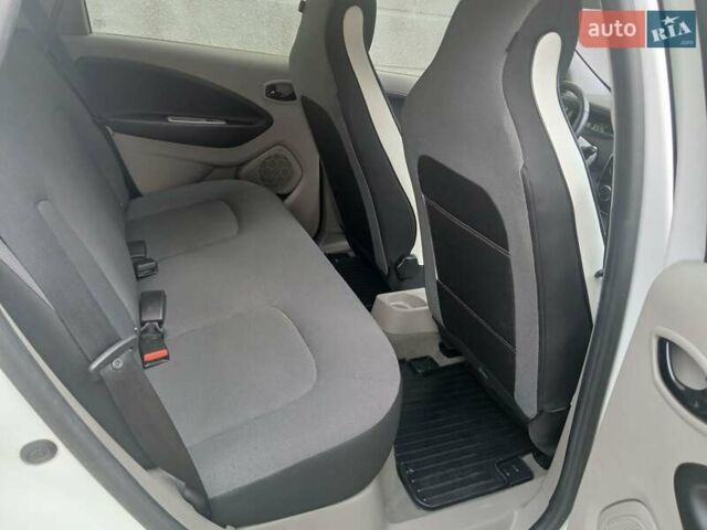 Білий Рено Зое, об'ємом двигуна 0 л та пробігом 71 тис. км за 6700 $, фото 19 на Automoto.ua