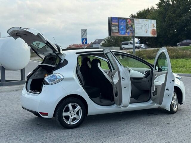 Белый Рено Зое, объемом двигателя 0 л и пробегом 164 тыс. км за 5999 $, фото 20 на Automoto.ua