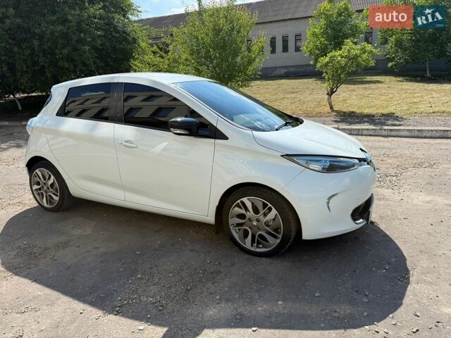 Белый Рено Зое, объемом двигателя 0 л и пробегом 100 тыс. км за 7300 $, фото 12 на Automoto.ua