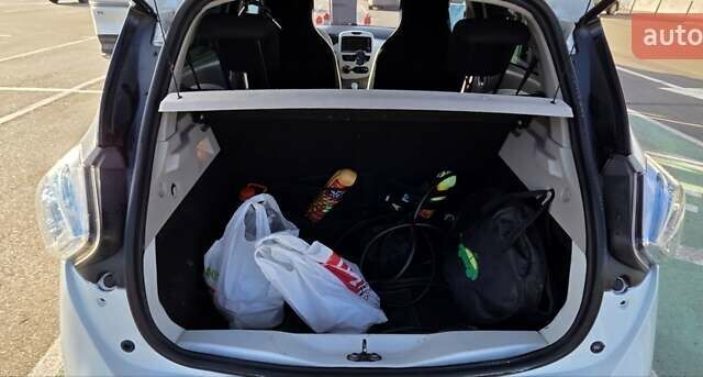 Білий Рено Зое, об'ємом двигуна 0 л та пробігом 192 тис. км за 5700 $, фото 31 на Automoto.ua