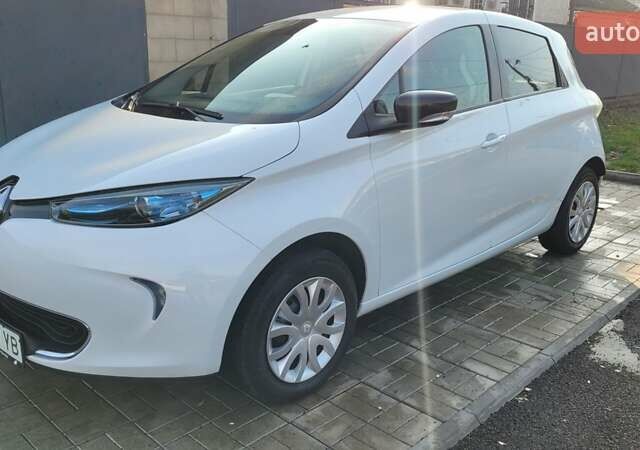 Белый Рено Зое, объемом двигателя 0 л и пробегом 113 тыс. км за 7200 $, фото 5 на Automoto.ua