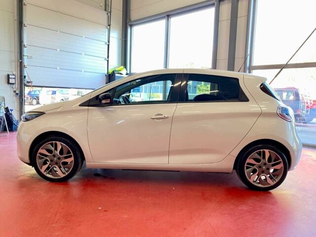 Белый Рено Зое, объемом двигателя 0 л и пробегом 79 тыс. км за 5550 $, фото 7 на Automoto.ua