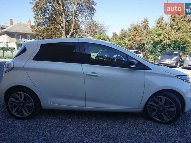 Белый Рено Зое, объемом двигателя 0 л и пробегом 93 тыс. км за 7200 $, фото 16 на Automoto.ua