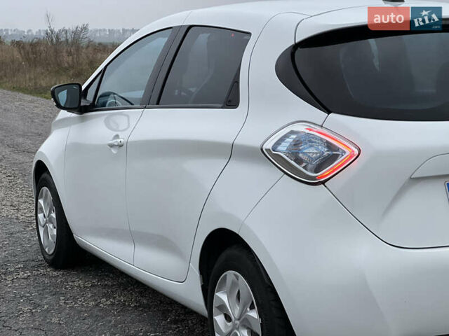 Білий Рено Зое, об'ємом двигуна 0 л та пробігом 84 тис. км за 6499 $, фото 3 на Automoto.ua