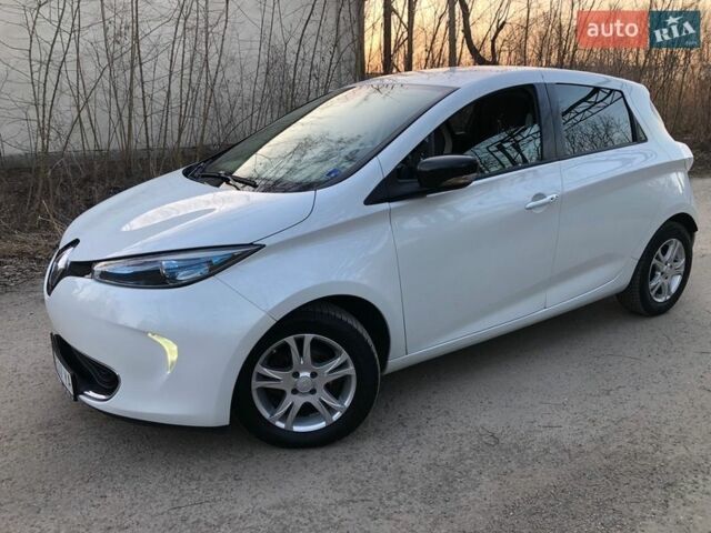 Белый Рено Зое, объемом двигателя 0 л и пробегом 90 тыс. км за 7500 $, фото 2 на Automoto.ua