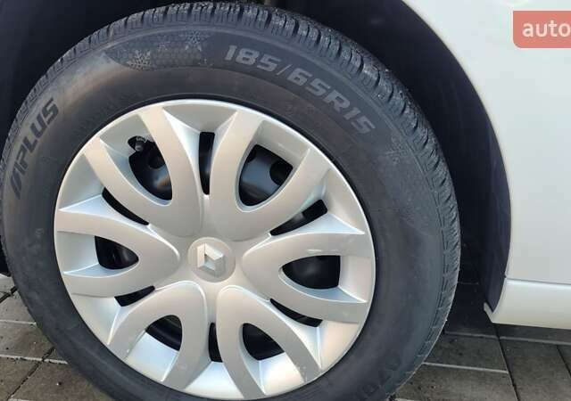 Белый Рено Зое, объемом двигателя 0 л и пробегом 113 тыс. км за 7200 $, фото 9 на Automoto.ua