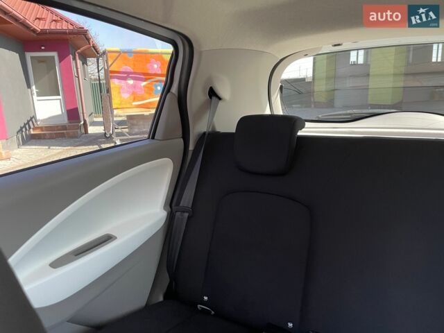 Белый Рено Зое, объемом двигателя 0 л и пробегом 134 тыс. км за 7500 $, фото 32 на Automoto.ua