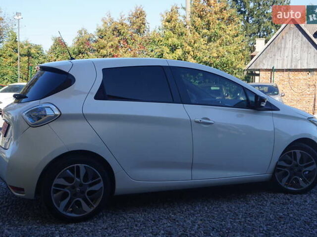 Белый Рено Зое, объемом двигателя 0 л и пробегом 93 тыс. км за 7200 $, фото 6 на Automoto.ua