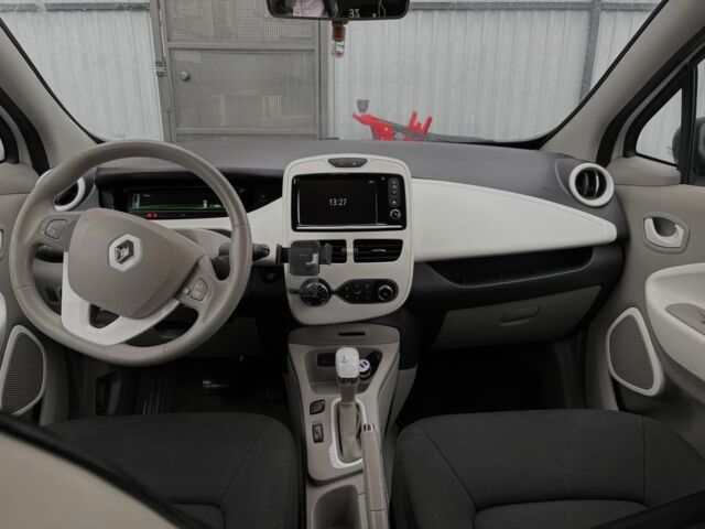 Белый Рено Зое, объемом двигателя 0 л и пробегом 76 тыс. км за 9500 $, фото 5 на Automoto.ua