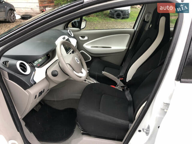 Белый Рено Зое, объемом двигателя 0 л и пробегом 91 тыс. км за 8999 $, фото 6 на Automoto.ua