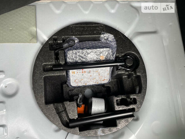 Білий Рено Зое, об'ємом двигуна 0 л та пробігом 68 тис. км за 8000 $, фото 76 на Automoto.ua