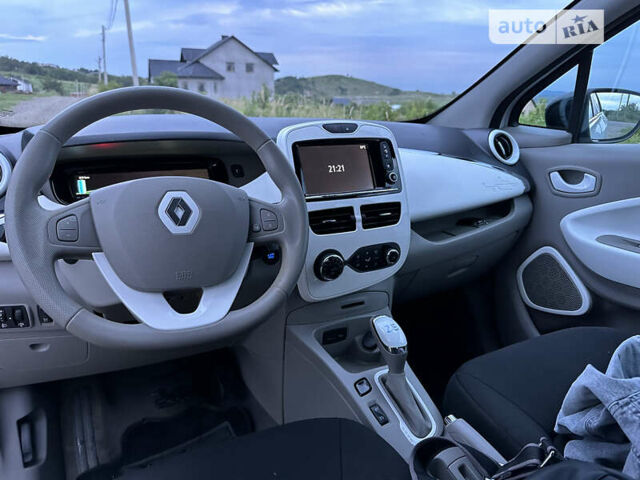 Белый Рено Зое, объемом двигателя 0 л и пробегом 65 тыс. км за 8800 $, фото 6 на Automoto.ua