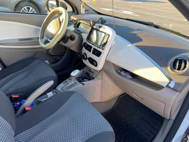 Білий Рено Зое, об'ємом двигуна 0 л та пробігом 51 тис. км за 9199 $, фото 6 на Automoto.ua