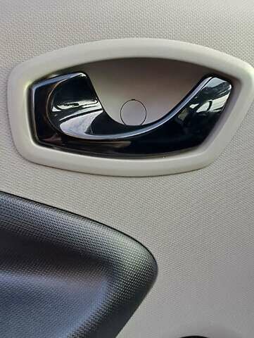 Белый Рено Зое, объемом двигателя 0 л и пробегом 163 тыс. км за 7950 $, фото 31 на Automoto.ua