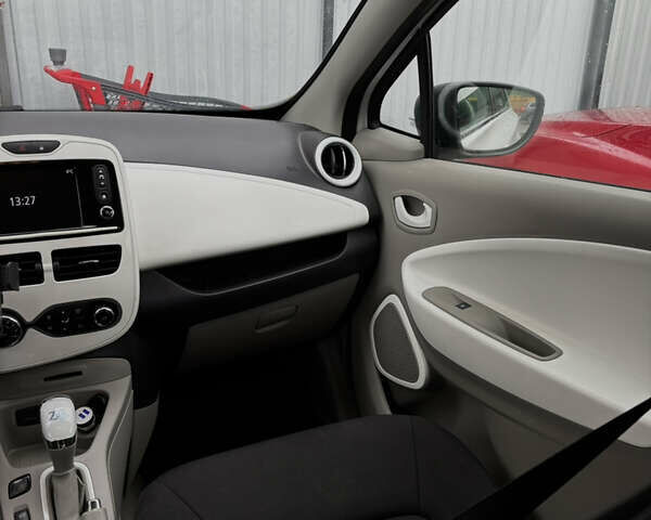 Білий Рено Зое, об'ємом двигуна 0 л та пробігом 76 тис. км за 9450 $, фото 5 на Automoto.ua