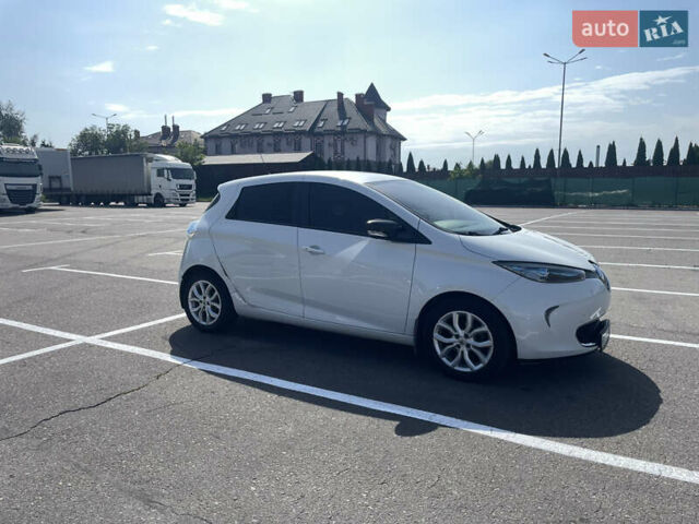 Белый Рено Зое, объемом двигателя 0 л и пробегом 73 тыс. км за 6700 $, фото 4 на Automoto.ua