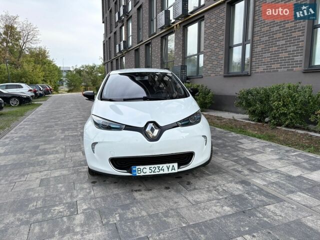 Белый Рено Зое, объемом двигателя 0 л и пробегом 125 тыс. км за 7000 $, фото 13 на Automoto.ua