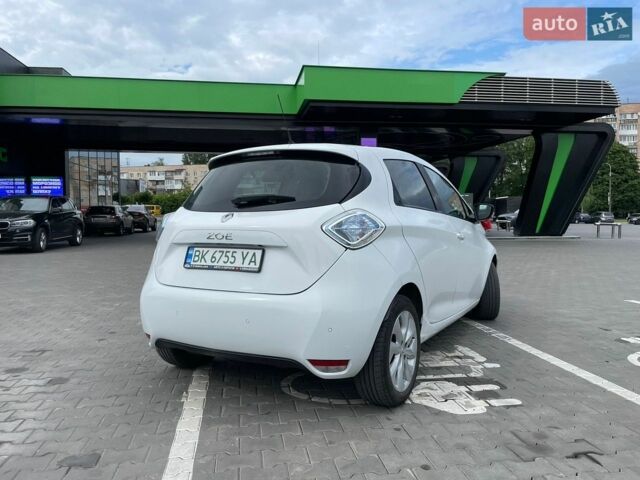 Белый Рено Зое, объемом двигателя 0 л и пробегом 98 тыс. км за 6900 $, фото 10 на Automoto.ua