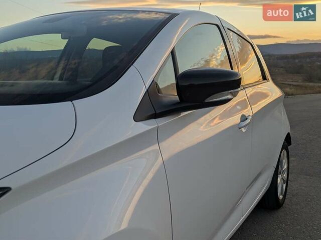 Белый Рено Зое, объемом двигателя 0 л и пробегом 51 тыс. км за 6995 $, фото 5 на Automoto.ua