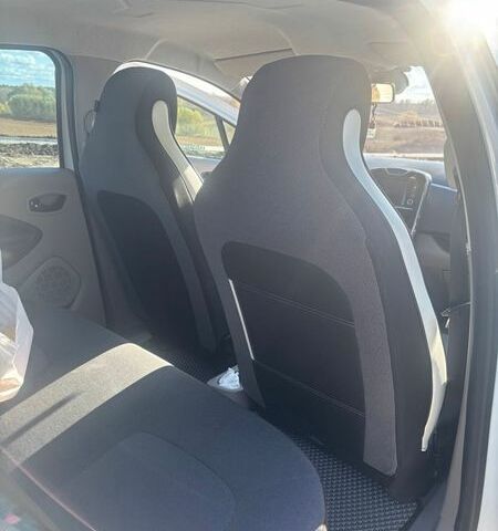 Білий Рено Зое, об'ємом двигуна 0 л та пробігом 108 тис. км за 7200 $, фото 11 на Automoto.ua