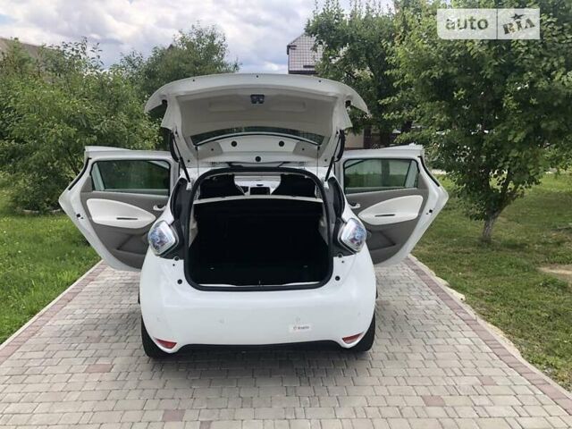 Белый Рено Зое, объемом двигателя 0 л и пробегом 100 тыс. км за 8299 $, фото 9 на Automoto.ua