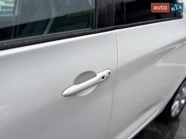 Білий Рено Зое, об'ємом двигуна 0 л та пробігом 114 тис. км за 7399 $, фото 10 на Automoto.ua