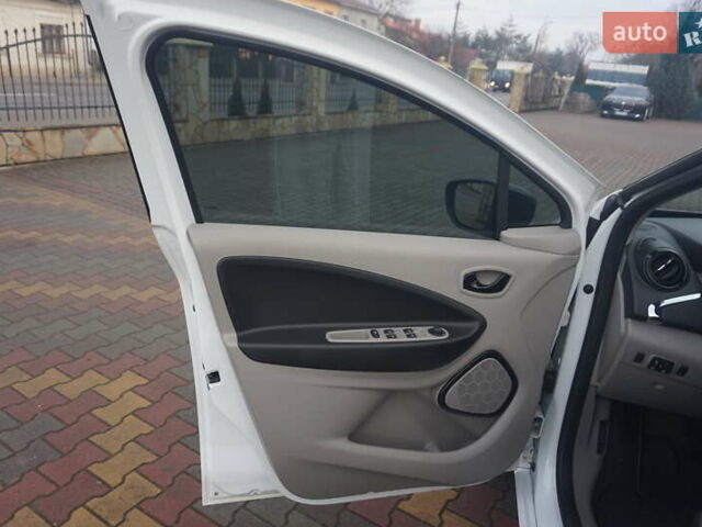 Білий Рено Зое, об'ємом двигуна 0 л та пробігом 111 тис. км за 7555 $, фото 27 на Automoto.ua