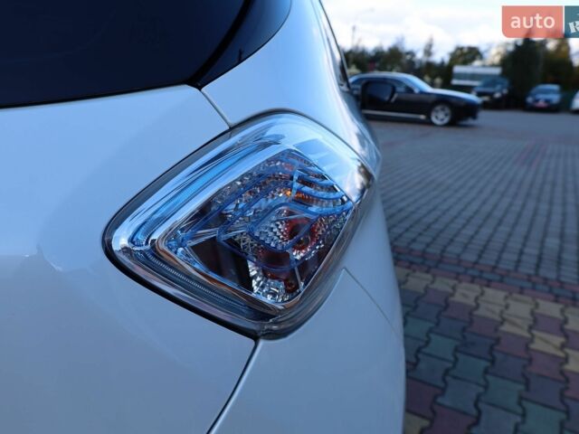 Белый Рено Зое, объемом двигателя 0 л и пробегом 142 тыс. км за 7555 $, фото 22 на Automoto.ua