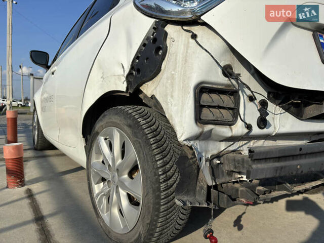 Білий Рено Зое, об'ємом двигуна 0 л та пробігом 68 тис. км за 4900 $, фото 12 на Automoto.ua