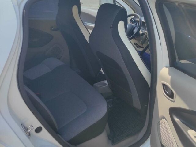 Білий Рено Зое, об'ємом двигуна 0 л та пробігом 84 тис. км за 7200 $, фото 4 на Automoto.ua