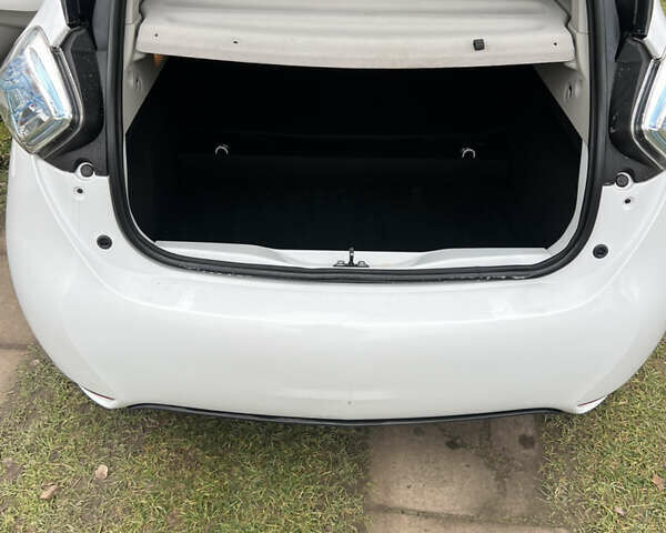 Белый Рено Зое, объемом двигателя 0 л и пробегом 116 тыс. км за 6900 $, фото 8 на Automoto.ua