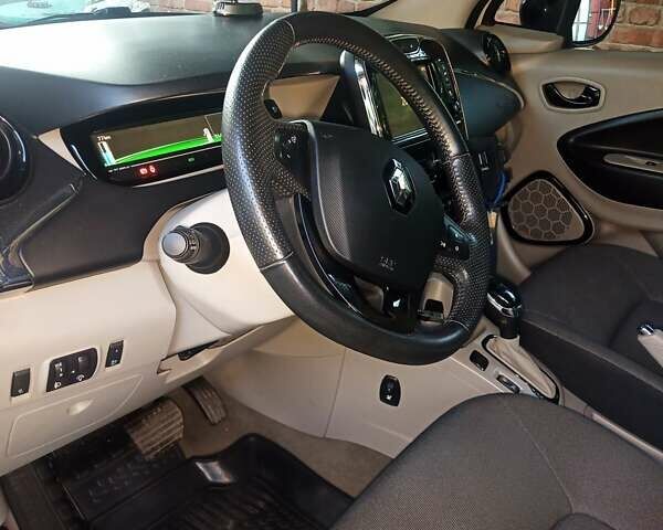 Білий Рено Зое, об'ємом двигуна 0 л та пробігом 72 тис. км за 7300 $, фото 14 на Automoto.ua