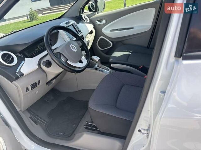 Білий Рено Зое, об'ємом двигуна 0 л та пробігом 84 тис. км за 7700 $, фото 10 на Automoto.ua