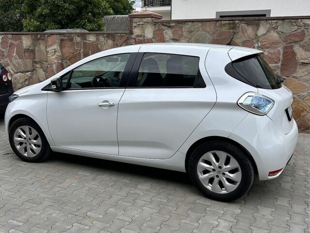 Белый Рено Зое, объемом двигателя 0 л и пробегом 110 тыс. км за 6999 $, фото 4 на Automoto.ua