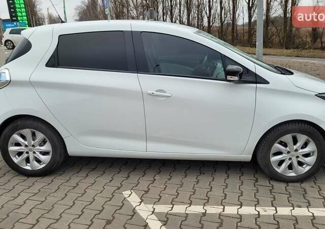 Белый Рено Зое, объемом двигателя 0 л и пробегом 108 тыс. км за 6500 $, фото 10 на Automoto.ua