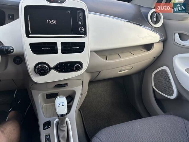 Білий Рено Зое, об'ємом двигуна 0 л та пробігом 84 тис. км за 7700 $, фото 14 на Automoto.ua