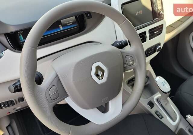 Белый Рено Зое, объемом двигателя 0 л и пробегом 113 тыс. км за 7200 $, фото 13 на Automoto.ua