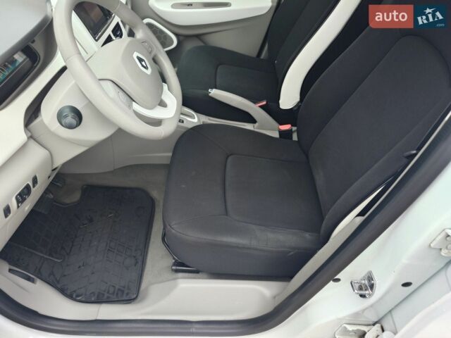 Белый Рено Зое, объемом двигателя 0 л и пробегом 128 тыс. км за 7150 $, фото 26 на Automoto.ua