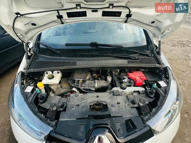 Белый Рено Зое, объемом двигателя 0 л и пробегом 99 тыс. км за 7700 $, фото 18 на Automoto.ua