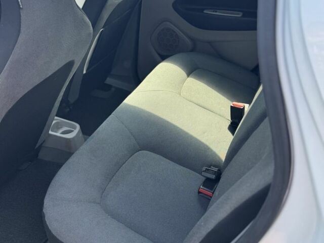 Білий Рено Зое, об'ємом двигуна 0 л та пробігом 155 тис. км за 6999 $, фото 6 на Automoto.ua