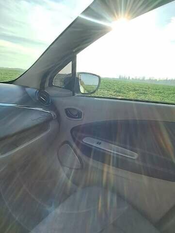 Белый Рено Зое, объемом двигателя 0 л и пробегом 163 тыс. км за 7950 $, фото 12 на Automoto.ua