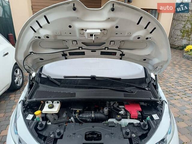 Білий Рено Зое, об'ємом двигуна 0 л та пробігом 130 тис. км за 6100 $, фото 17 на Automoto.ua