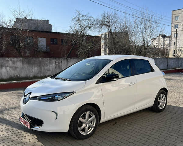 Белый Рено Зое, объемом двигателя 0 л и пробегом 50 тыс. км за 6700 $, фото 5 на Automoto.ua