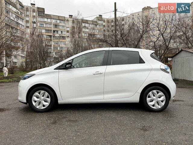 Белый Рено Зое, объемом двигателя 0 л и пробегом 115 тыс. км за 5950 $, фото 2 на Automoto.ua