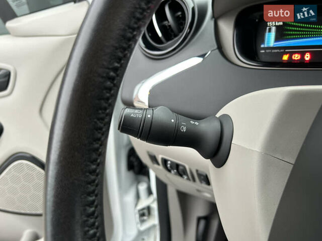 Білий Рено Зое, об'ємом двигуна 0 л та пробігом 87 тис. км за 7800 $, фото 16 на Automoto.ua